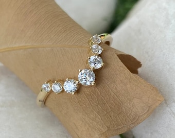 Art Deco 14K Gelbgold V-Förmiger Ring: Diamant CZ Stapelband