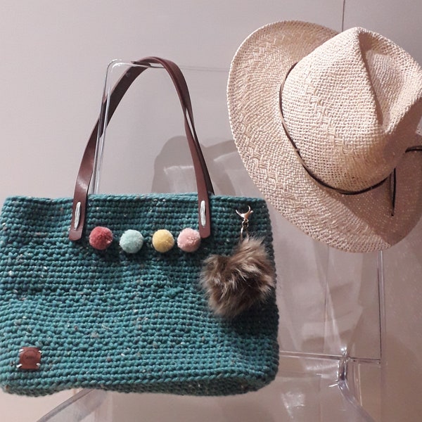 Sac bleu avec pompons