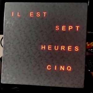 PENDULUM / TEXT CLOCK V2 in French Word clock
