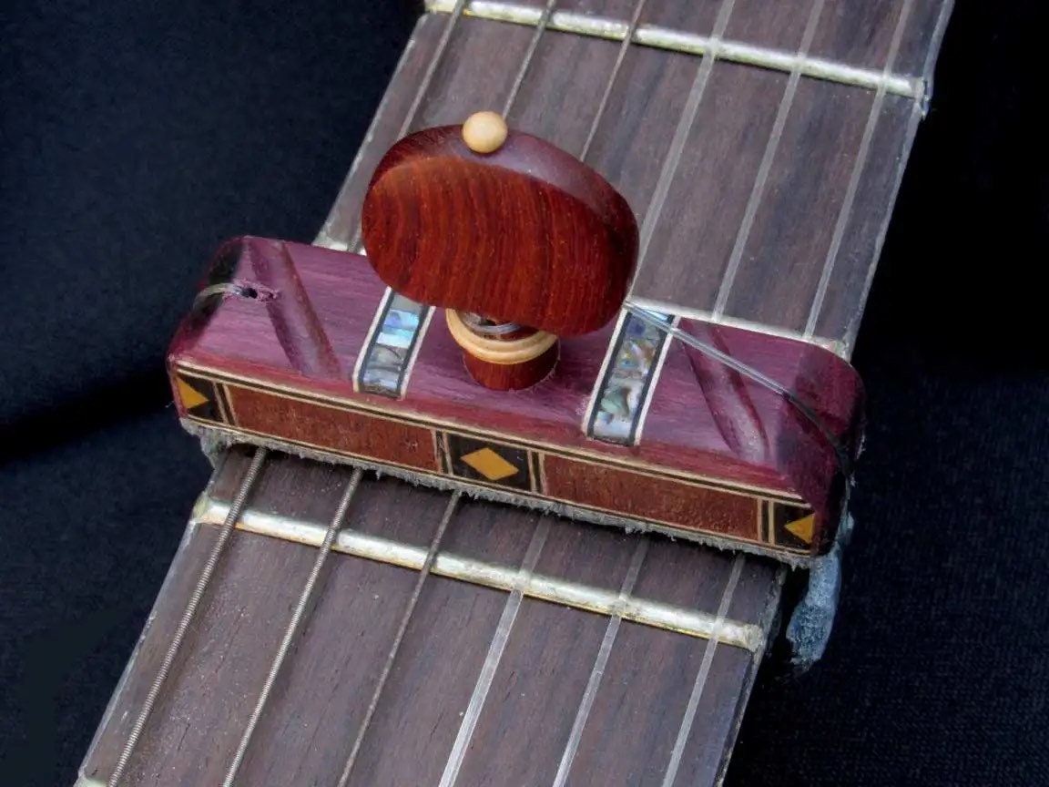 Capodastre/ capodastre en bois pour flamenco et guitare classique -   France