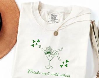 St Patrick’s Day Shirt, Irish Drinking St Paddy's Day Party Tee, A Tini Bit Irish Sweatshirt with Martini Glass, Irish-Themed Hoodie, Gifts