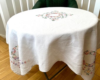 刺繍入りホワイト円形テーブルクロス　メキシコ　ビンテージ ビンテージの白い丸い形の刺繍入りテーブルクロス。手作り。手刺繍