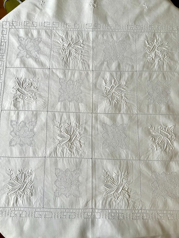 ヴィンテージ刺繍入りホワイトコットンティーテーブルクロス 82 cm x