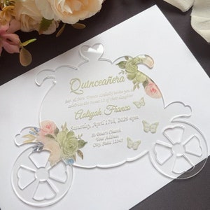 Convite acrílico de transporte de abóbora blush e verde para Quinceanera, convite Cinderela, convite Bat Mitzvah com flor, borboleta e coroa