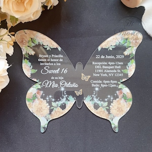 Gouden acryl vlinderuitnodiging voor quinceañera, vlinder met bloem verjaardagsuitnodiging voor kweepeer Anos, meisje 16 nodigt uit {gratis voorbeeld beschikbaar}