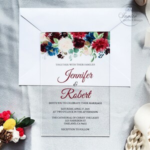 Convites de casamento em acrílico Froral em aquarela Borgonha e Marinha, convites personalizados em acrílico rosa para casamento {visualização gratuita disponível}