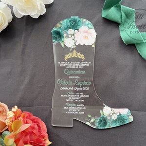 Grüne Stiefel & Blumen Quinceañara Acryl Einladung, Smaragd Schuhe Acryl Einladung für süße 15 Geburtstagsfeier {Kostenlose Vorschau verfügbar}