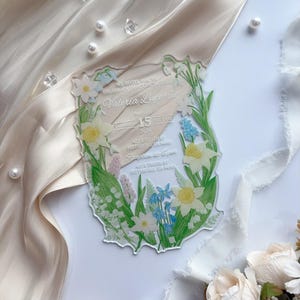 Lente groene bloemen acryl uitnodiging quinceañera, personaliseer je elegante Sweet 15 acryl, fancy verjaardagsuitnodiging {gratis voorbeeld beschikbaar}