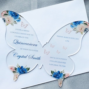 Blue&Blush Froral Clear acryl Quinceañera Butterfly uitnodigen, personaliseer uw elegante lichtroze Sweet 15 acryl {gratis voorbeeld beschikbaar}
