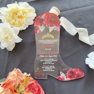 Bourgondische bloem Quinceañera acryl uitnodiging met laarzen vorm, schoenen uitnodigen voor Sweet 15 verjaardagsviering {gratis voorbeeld beschikbaar}