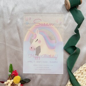 Bearbeitbare Einhorn-Geburtstags-Acryl-Einladung, personalisierte Mädchen-Magie-Einhorn-Party einladen, rosa und Regenbogen-Thema-Karte