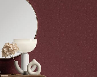 Carta da parati botanica scura e suggestiva, parete decorativa con foglie bordeaux dalla texture particolare per un arredamento in stile dark academy.