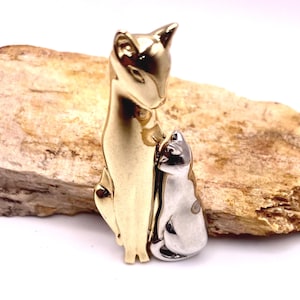 Vintage Gold Tone Cat and Mouse Pin Brooch Fashion Jewelry with Rhinestone Eyes