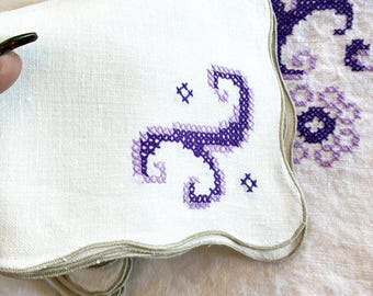 Vintage Embroidered Tablecloth and 8 Dinner Napkins: Lavender Fleur Design