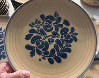 Vintage Pfaltzgraff Folk Art Stoneware 10 3/8” Dinner Plate