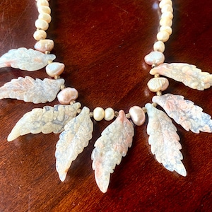 Vintage Pink Freshwater Pearl Necklace: Carved Shell Leaves, Gold Tone