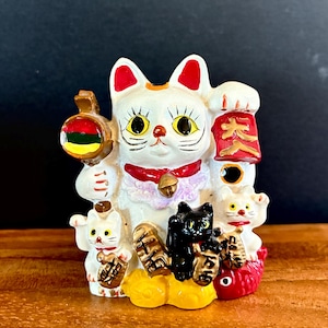 Vintage Maneki Neko Cat & Kittens Lucky Cats 2” Porcelain Figurines and Knickknacks Collectables