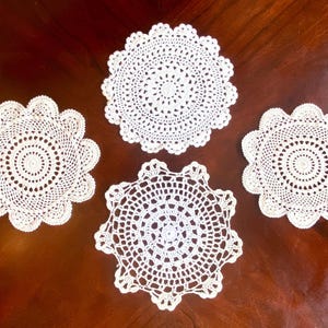 Vintage handgehaakte Victoriaanse ronde 7 inch kleedjes set van 4 inch