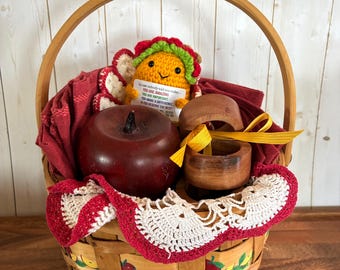 Vintage Americana Apple Basket: Wooden Apple, Support Taco, Cloth Napkins and Rings, Hotpad and Doily