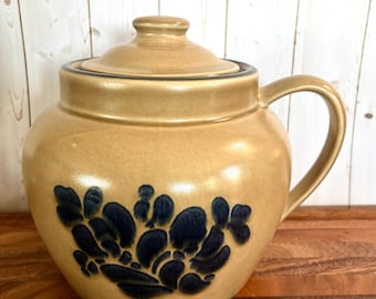 Vintage Pfaltzgraff Folk Art Stoneware Bean Pot 7” One Handle