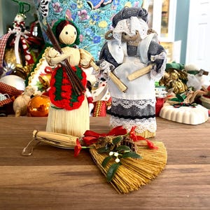 Set of 2 Vintage Corn Husk Dolls / Ornaments Handcrafted Crocheted Apron Cloth Dress & Broom