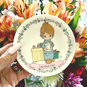Vintage 1994 Precious Moments 4&quot; Plate “Love Never Fails” Love and Friendship Gift
