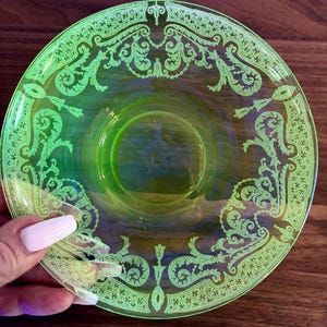 Vintage Green Uranium Vaseline Glass Etched Lace 5.5” Plate / Saucer