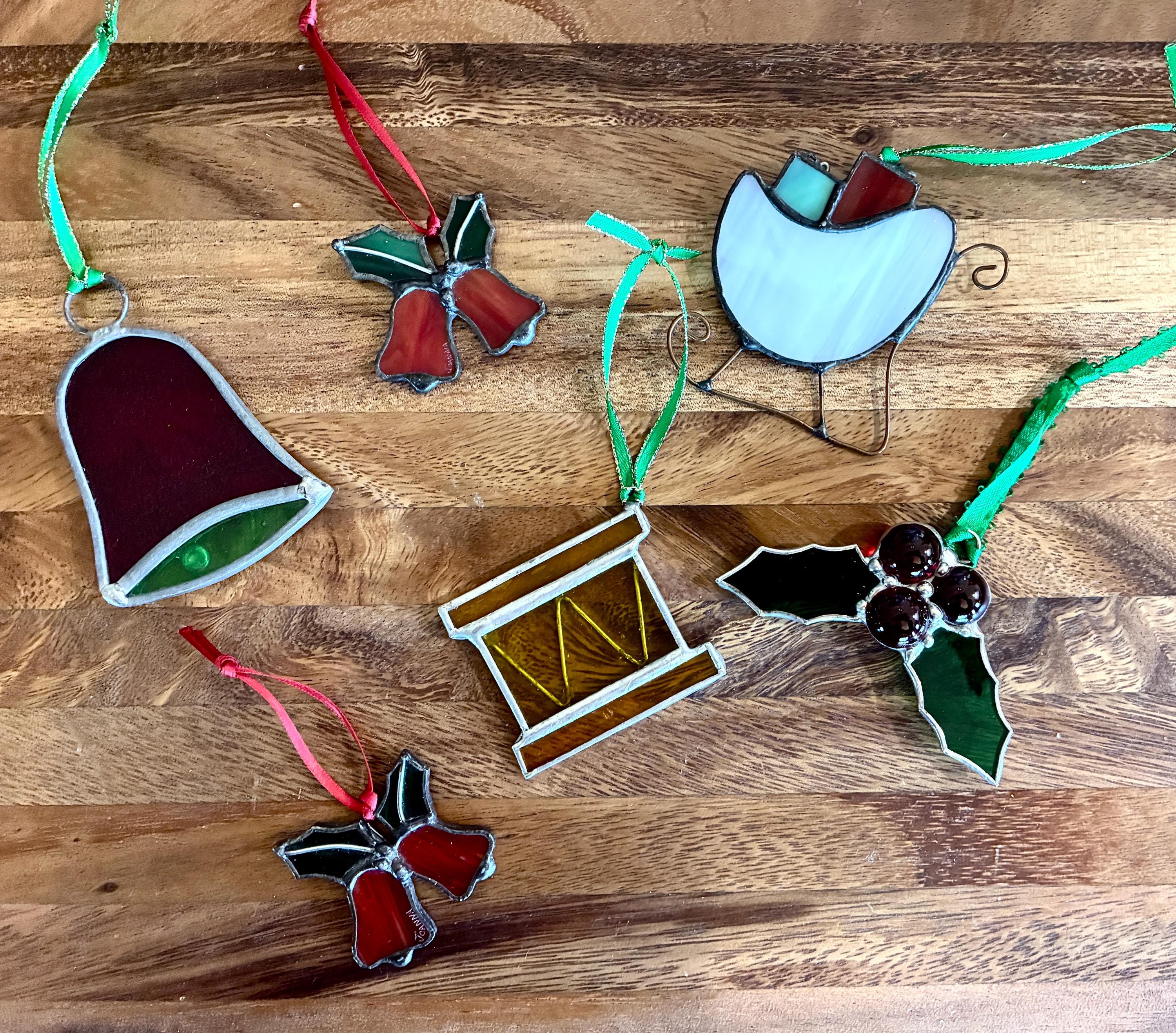 ヴィンテージステンドグラスクリスマスオーナメント：ベル、ソリ