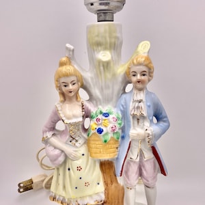 ポーセリンランプ 男女のカップル像