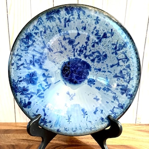 Ray West Kalifornien 2000 Studio Art Pottery 12” Rund Blå Skål Kristallina Glasyrkristaller