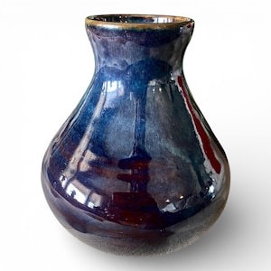 Jarrón pequeño de cerámica de estudio esmaltada por goteo en tonos azules y grises de 5" de alto firmado por el artista