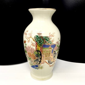 Vintage Japanische Elfenbein Porzellan 6 ”Vase Blumenwagen Design Vase für Blumen