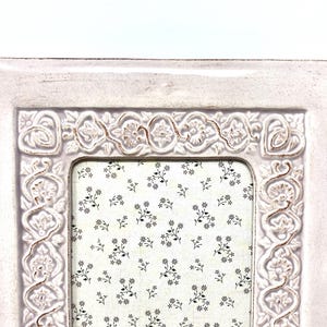 Celtic Hearts Ceramic Photo Frame: Pink Tabletop Decor (4.5x6.5)