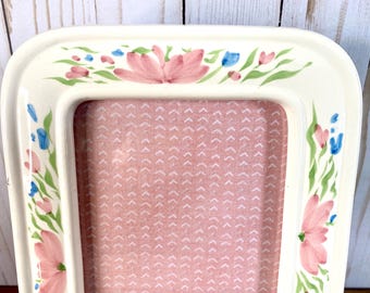 ヴィンテージホワイトセラミックフォトフレーム：ピンクの花柄コテージ