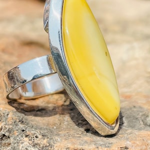 Anel de âmbar branco elegante, anel de âmbar com paisagem incrível, âmbar báltico natural e prata esterlina, anel de âmbar, anel de âmbar grande