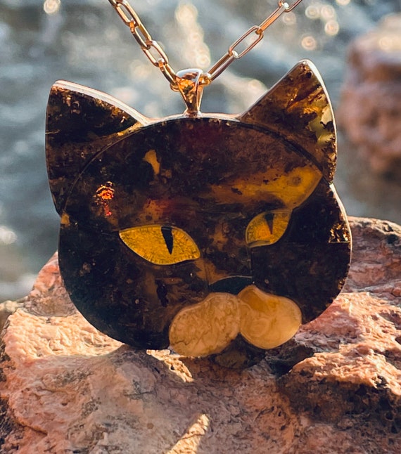 Amber cat necklace hotsell