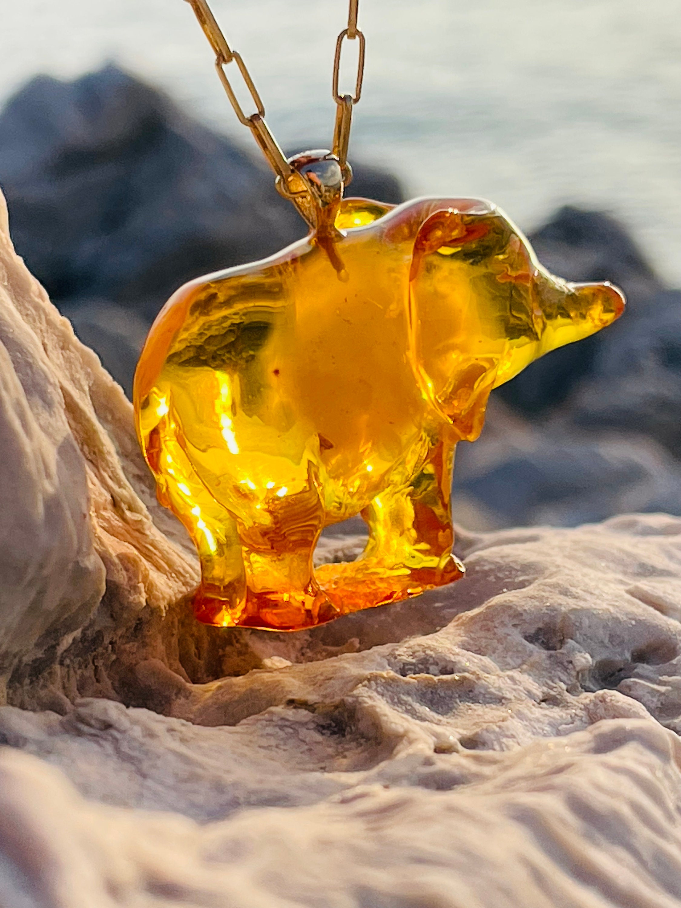 Pendentif éléphant En Ambre Et Or 18 Carats - Bijou 3D, Neuf Sans Emballage, Pièce Unique Et élégante