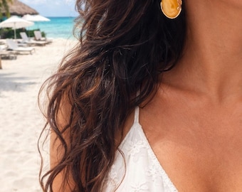 ホワイトアンバーイヤリング、24Kゴールドメッキシルバー、ハンドメイドの高級サマージュエリー、エレガントなドロップイヤリング