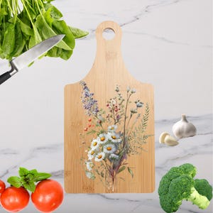 Wildflower Bamboo Cutting Board: Personalized Kitchen Decor