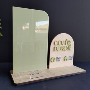 Middelgrote brochure-/flyerhouder met 3D-logo van acryl en QR-codes (hout en acryl) - personaliseerbaar