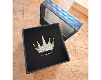 Crown-Shaped Rhinestone Brooch Pin In Gift Box
