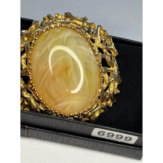 Large Vintage Gold-tone Oval Brooch With Yellow Swirled Stone