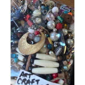2.52 oz Mixed Lot Of Vintage & Modern Jewelry Beads Findings Craft Supplies