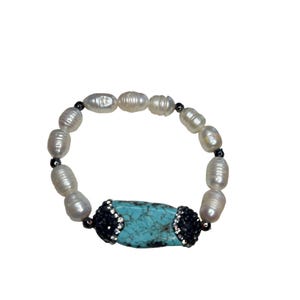 Bracelet extensible turquoise et perle avec détails de cristaux