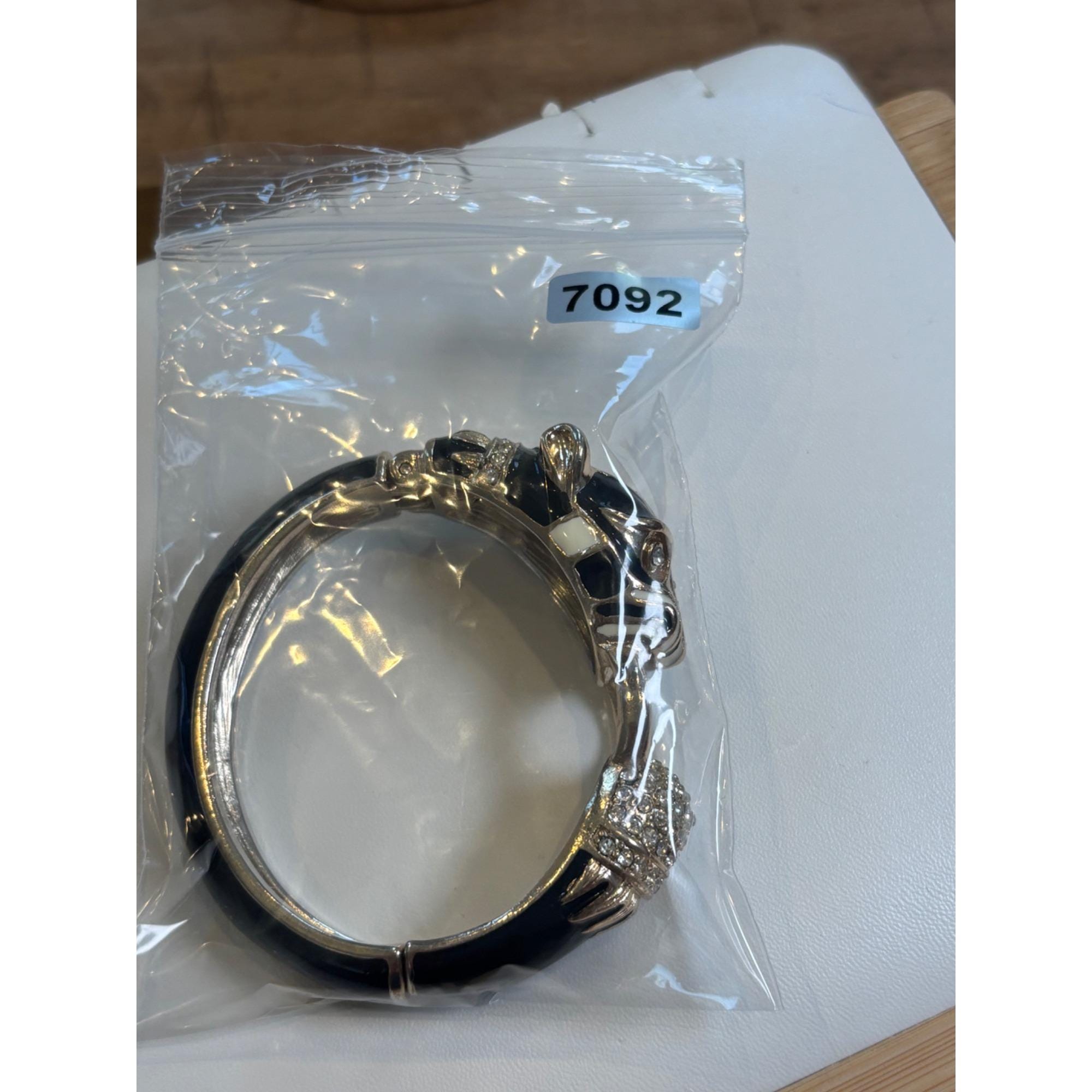 ヴィンテージシルバー＆エナメルパンサーバングルブレスレット - Etsy 日本