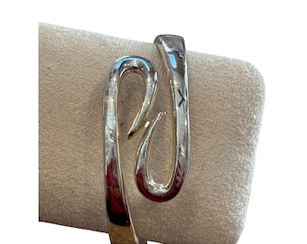 Vintage 1970s Egyptian Revival Bangle Bracelet, Faux Silver  display picture 3