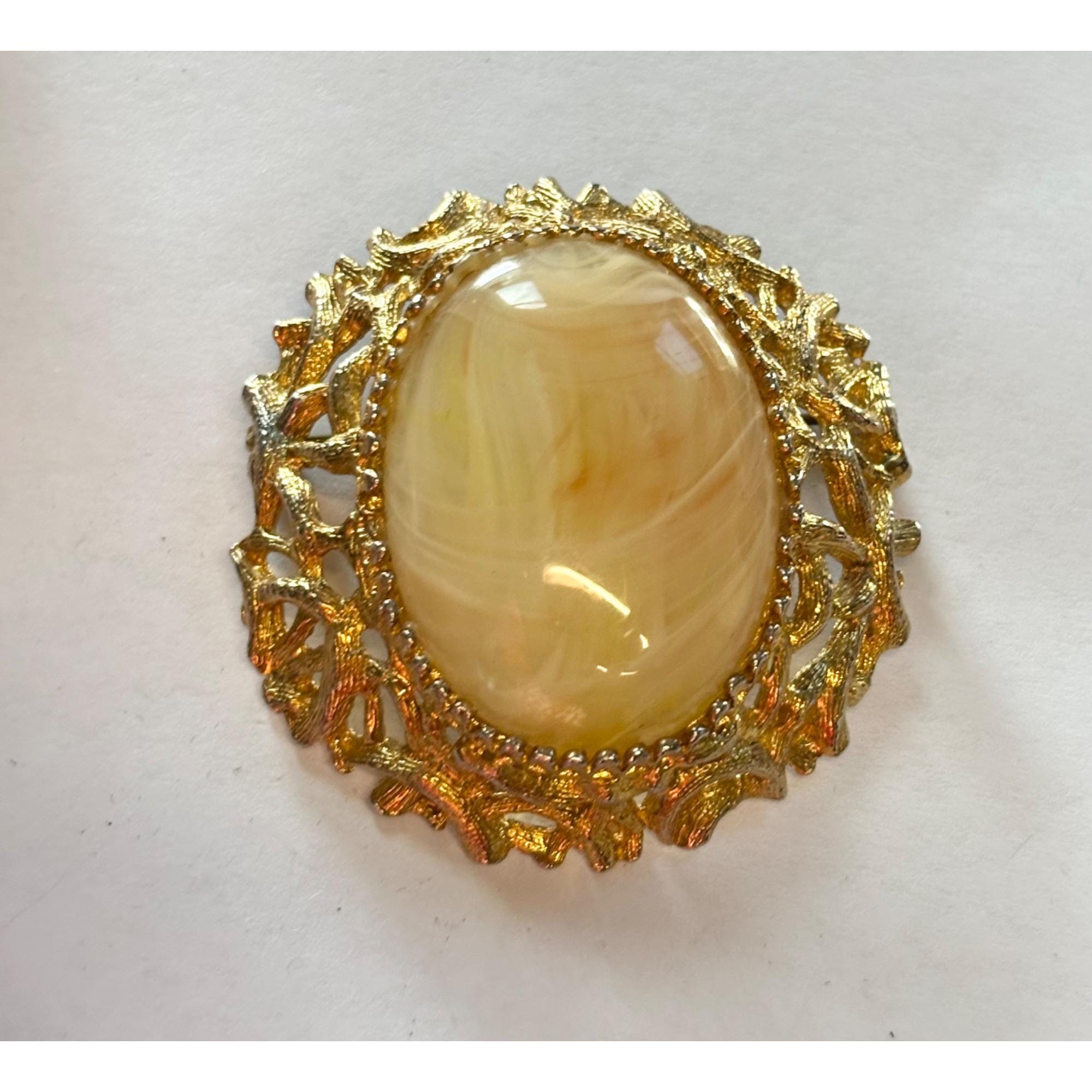 Large Vintage Gold-tone Oval Brooch With Yellow Swirled Stone
