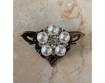 Vintage Pearl & Rhinestone Brooch Pin With Brass Filigree Design In Gift Box