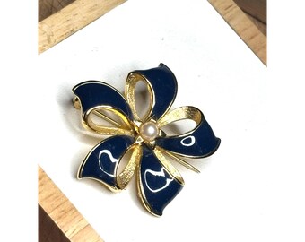Vintage Gold Tone & Navy Enamel Flower Brooch With Pearl Accent