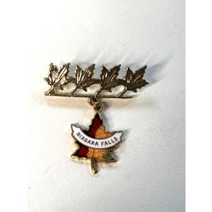 Vintage Niagara Falls Maple Leaf Souvenir Pin Brooch With Gold-Tone Leaves & Dangling Enamel Maple Leaf Charm